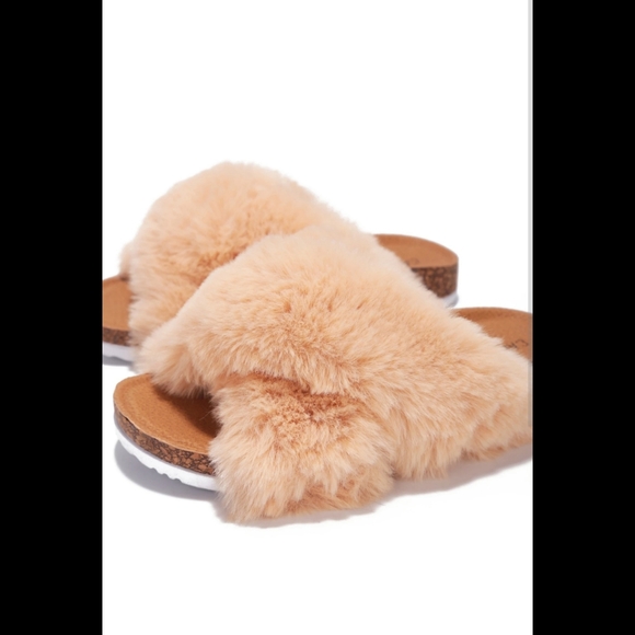 ‼️CLEARANCE PRICE FIRM‼️SUPER SOFT FEELS FUR SLIDES-NUDE - Picture 2 of 3